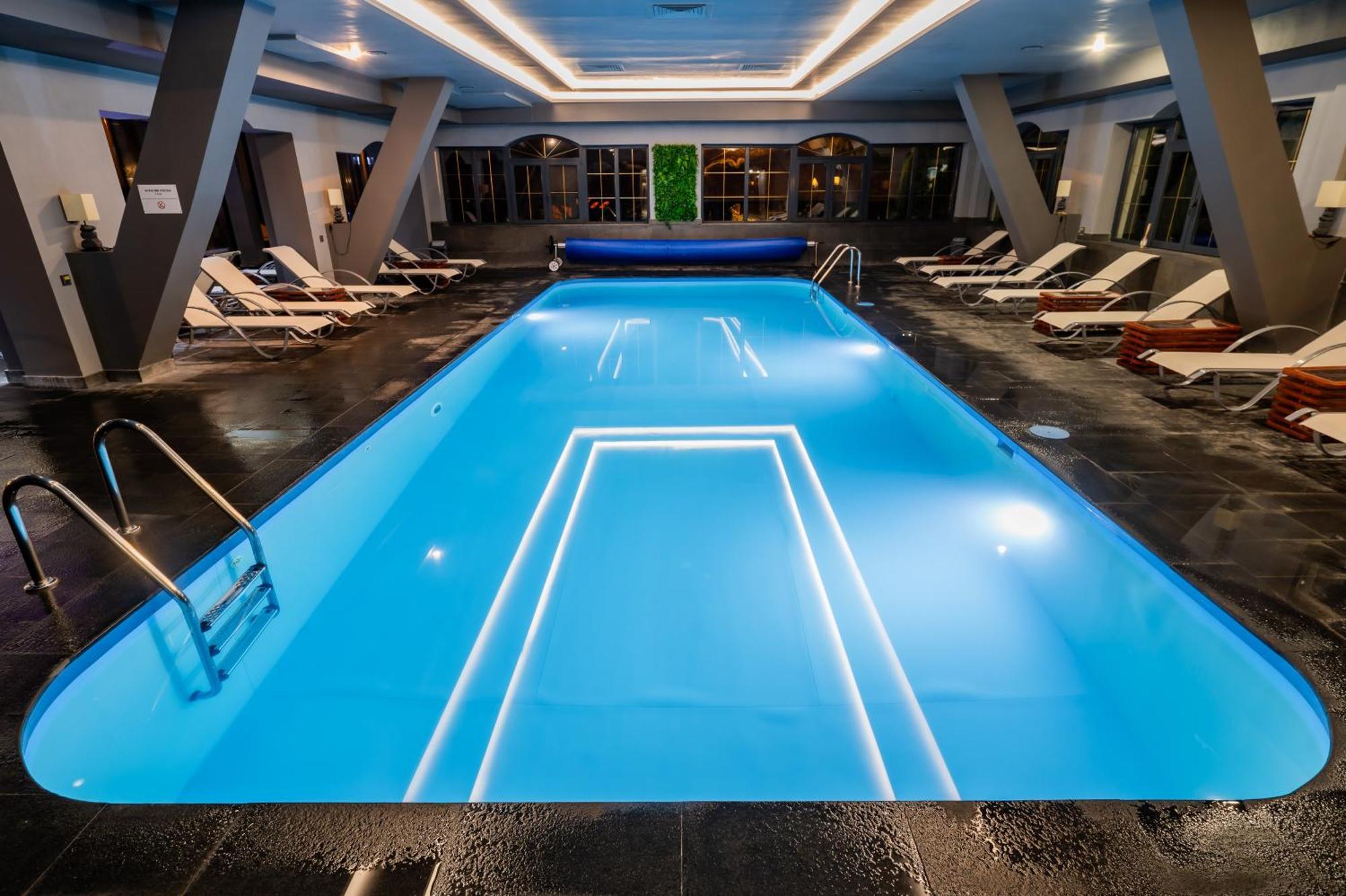 Q Resort And Spa 萨彻勒 外观 照片